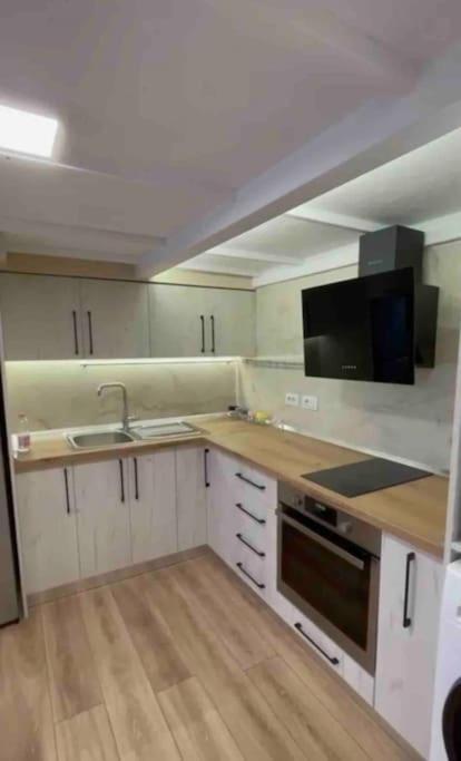 Lovely Apartment In Pogradec City With A Lake View מראה חיצוני תמונה